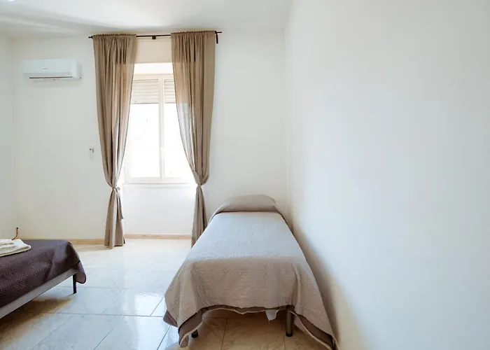 לינה וארוחת בוקר Santo 310 *